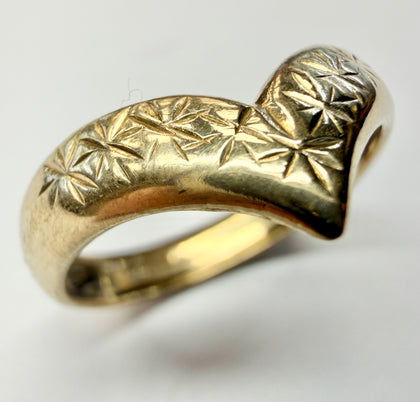 9ct gold wishbone ring size M 1/2