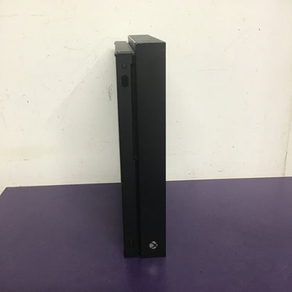 Xbox One X + Pad