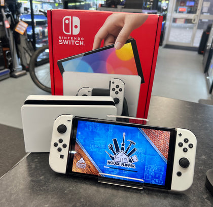 Nintendo Switch OLED - White & House Flipper Cart