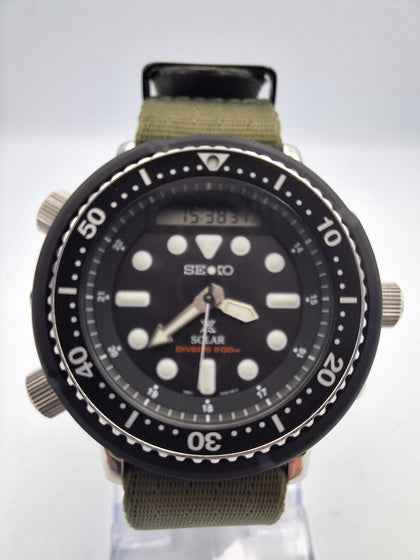 Seiko Arnie SNJ025 Hybrid prospex analogue/digital solar divers watch with green nato strap, box, papers and warranty card.