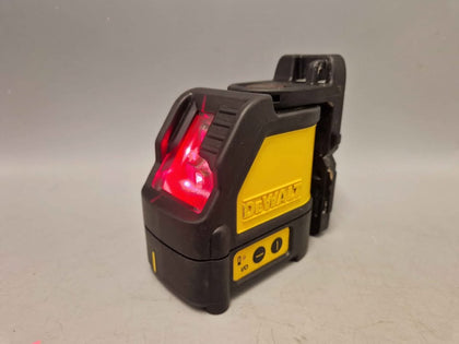 DeWalt DW088 Laser Level, spare batteries and case included