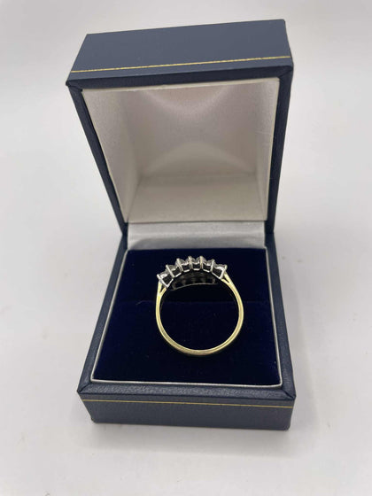 18CT Gold RING WITH STONES - P