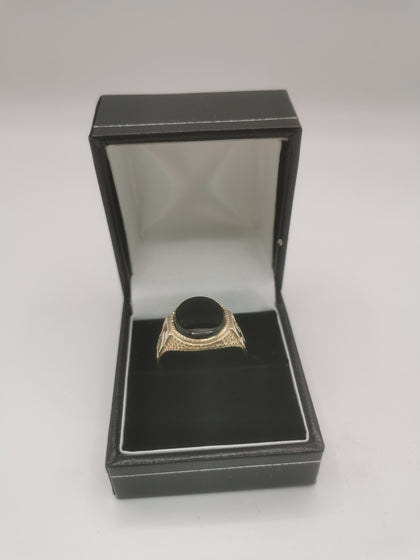 9K Gold Ring with Black Stone 3.9G Hallmarked and Tested Size W *SALE*