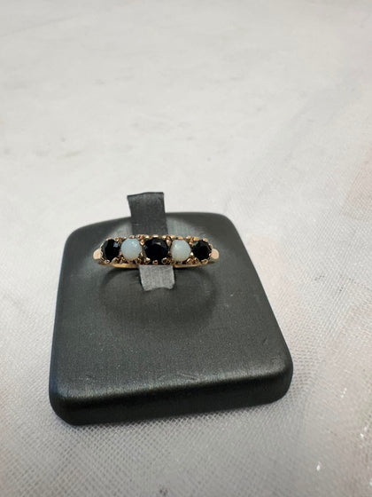 9ct White & Black Gem Yellow Gold Band Ring
