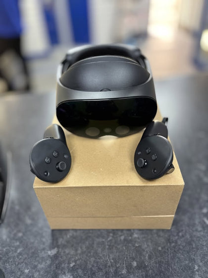 Meta Quest Pro All-In-One Virtual Reality 256GB Headset and Controllers - Grade B+