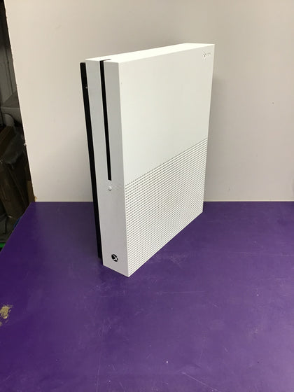 Microsoft Xbox One S no controller.