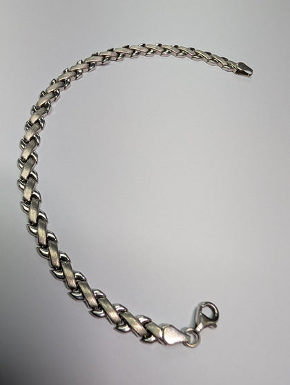 9ct white gold flat x bracelet
