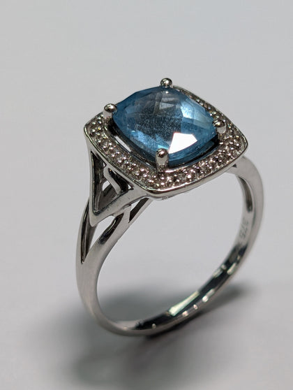 9ct White Gold Diamond & Aqua Blue stone Ring