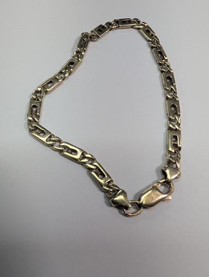 9ct Gold Figure Of Eight Bracelet