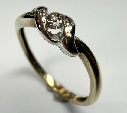 9ct yellow gold solitaire diamond twist ring size M