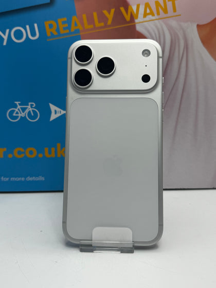 Apple iPhone 17 ProMax - Silver - 256GB - 100% BH - 1 Cycle - Apple Warranty