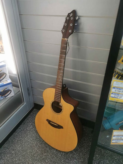 Breed Love AJ250 Acoustic Guitar With Fishman Electro 4 And Breed Love Carry Case