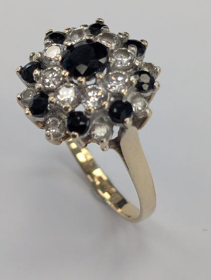 9ct gold ring with black and clear stones size N