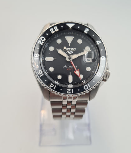 Seiko GMT Men's 5 Sports black faced SSK001K1 automatic movement Watch in original box