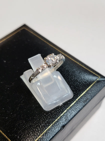 9ct White Gold & Clear Stone Ring - Size M - 1.85g - Hallmarked