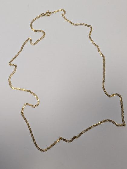 18ct gold figure of eight chain 26