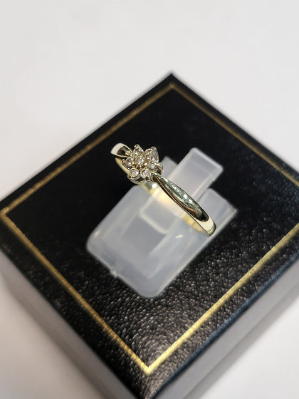 9CT Yellow Gold Ring with Clear Stones - Size R - 2.13G
