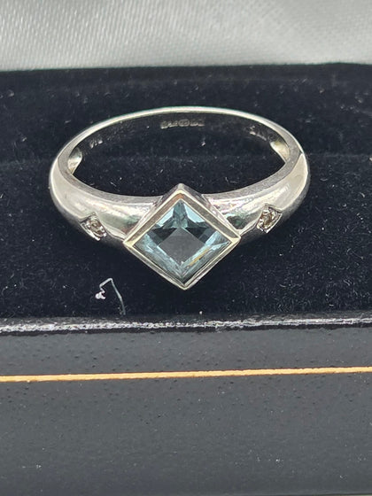 9 CT Diamond hallmarked white gold ring , 2.1 grams - size m box included