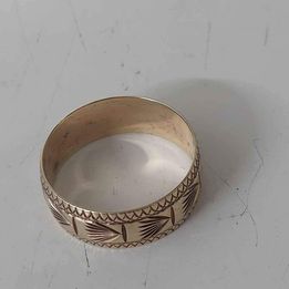 9CT Yellow Gold Band Ring With Patterns - Size S - 3.21 Grams.