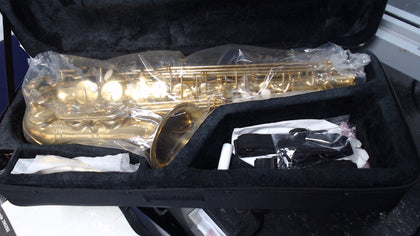 Alto Saxophone by Gear4music, Gold
