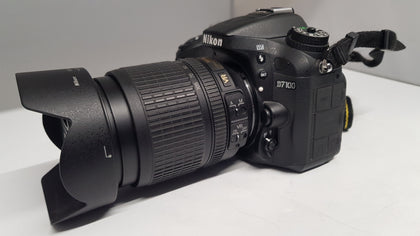 NIKON D7100 CAMERA, NIKON DX 18-105mm LENS, CHARGER & BAG