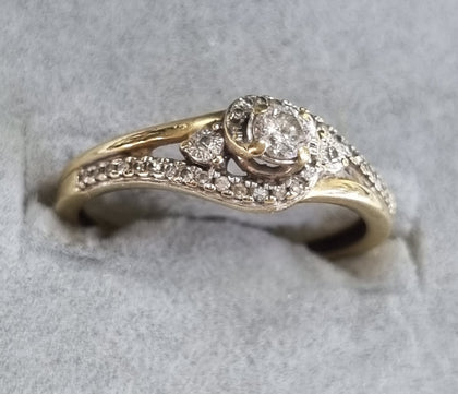 9ct Gold Diamond Ring size N.5