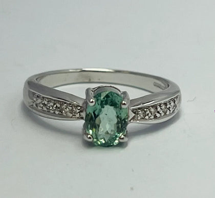 18CT WHITE GOLD RING SIZE N