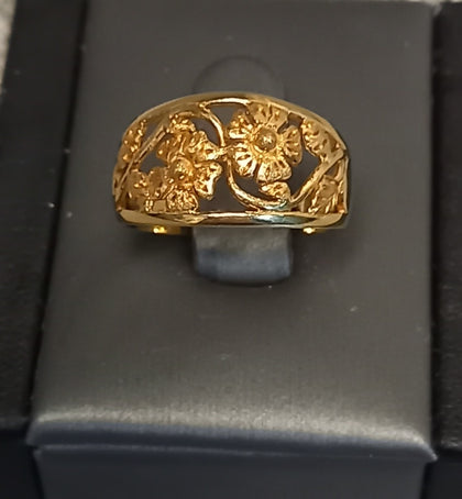 18ct Gold Flower Ring Size-P 4.1g