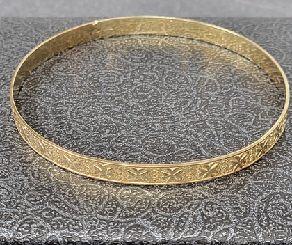 9ct Yellow Gold Pattern Bangle - 7.9G - 2.5