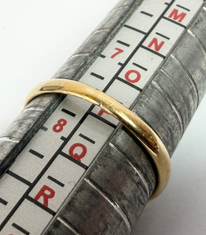 18ct gold ring with stones size P