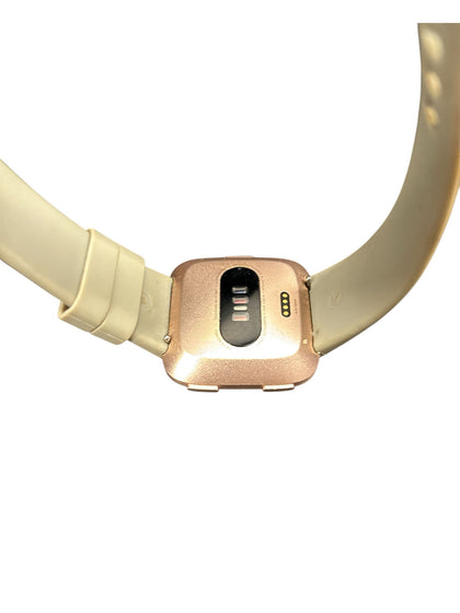 **Black Friday Sale** Fitbit Versa Smartwatch. Fitbit One Size