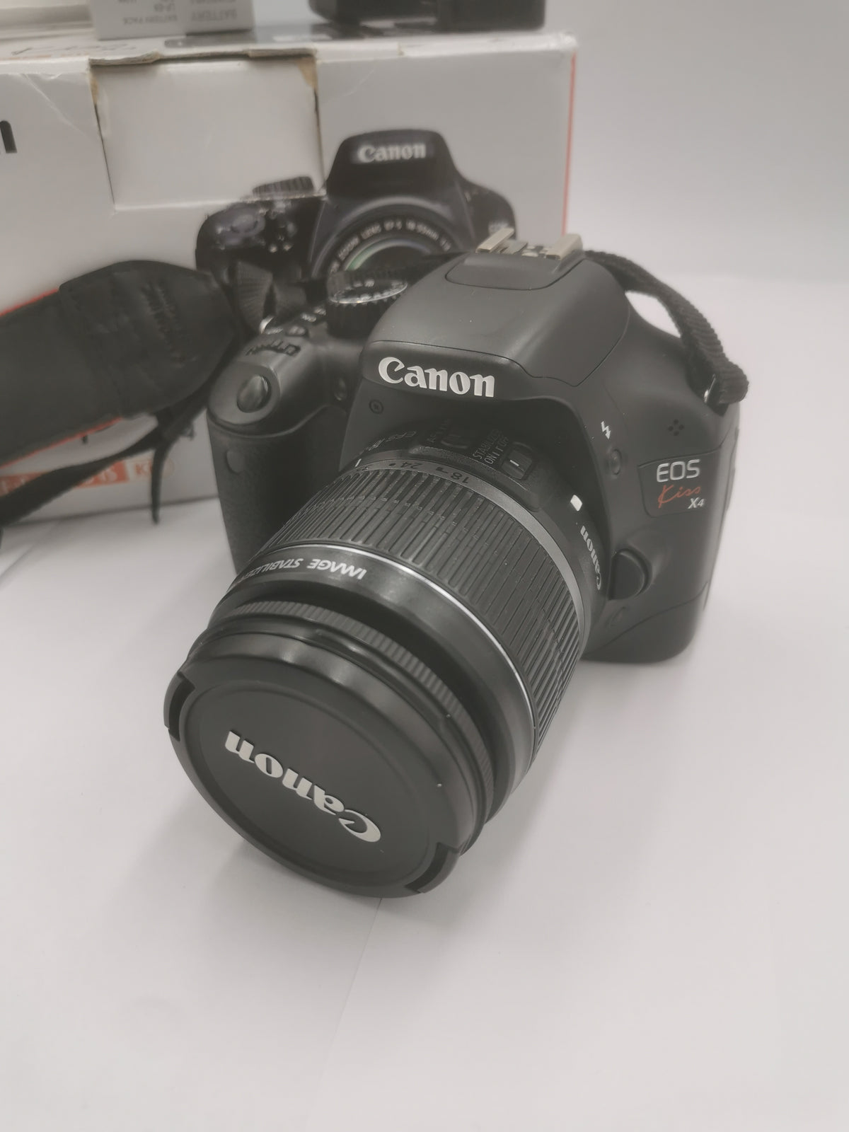 Canon EOS Kiss X4 EF-S 15-55 IS Kit Bundle 18MP - Boxed with