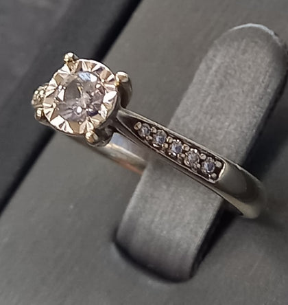 9ct White Gold Diamond Ring - Size-P 3.6g
