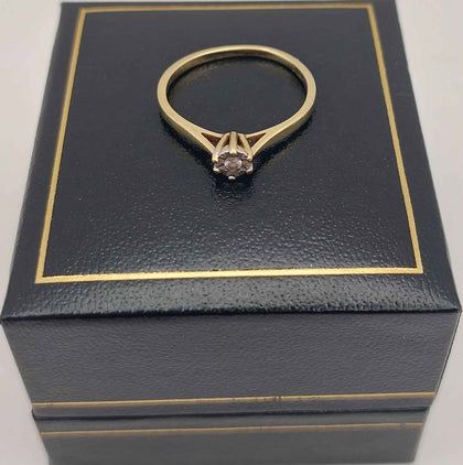 9ct yellow gold engagement ring with small stone size k Boxed 1.31g full hallmarked