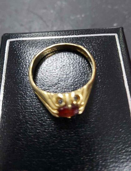 9ct Gold Ring With Red Stone - Size P - weight 3.26