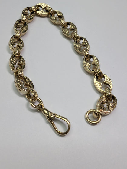 9ct gold figure of eight patterned bracelet