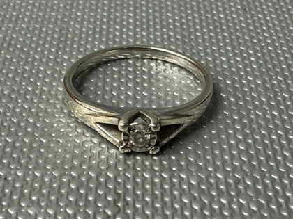 Ladies 9ct White Gold Ring with Stone