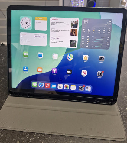 iPad pro 6th generation 12.9