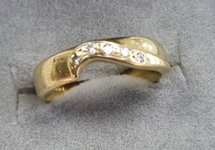 18ct Gold Diamond Wishbone Ring Size 