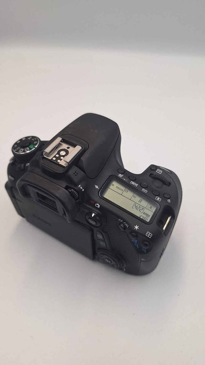 Canon EOS 70D SLR Camera 20.2MP CMOS - Body Only - With Charger (No Cap)
