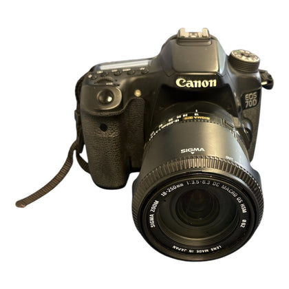 Canon EOS 70D SLR Camera with Sigma lens 18-250mm 1:3.5-6.3 Macro HSM