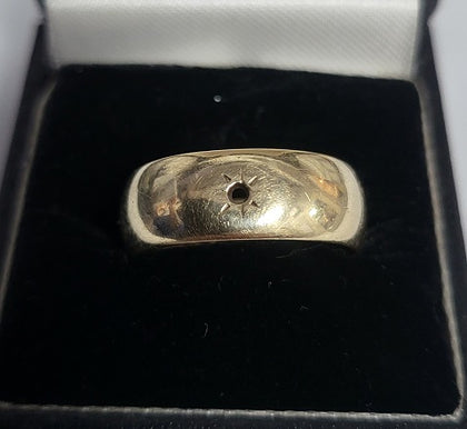9ct Yellow Gold Band Ring - 6.31G - Size U. Hallamrked