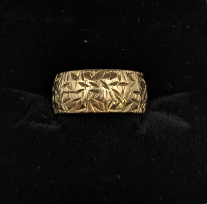 375 9CT Yellow Gold Ring, Thick Band W/Engraving design, Size 5/K, 4.1g
