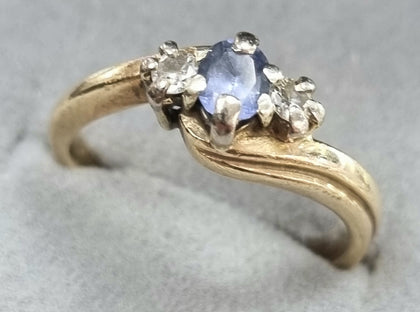 9ct Gold Diamond & Sapphire Ring.