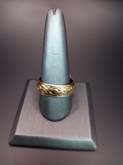 9ct Gold Solid Patterned Double Buckle Ring - 10.2G