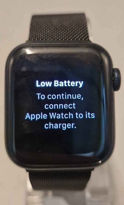 Apple Watch SE (GPS) Space Grey Aluminium- Magnetic Strap - 40mm - Includes Charger