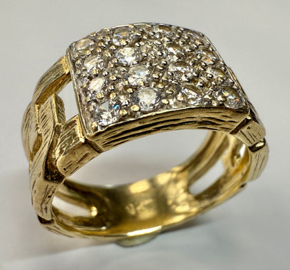 9ct gold ring with CZ stones size T 1/2