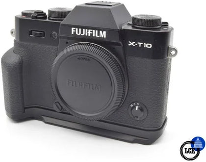 FujiFilm X-T10 Body with camera lense