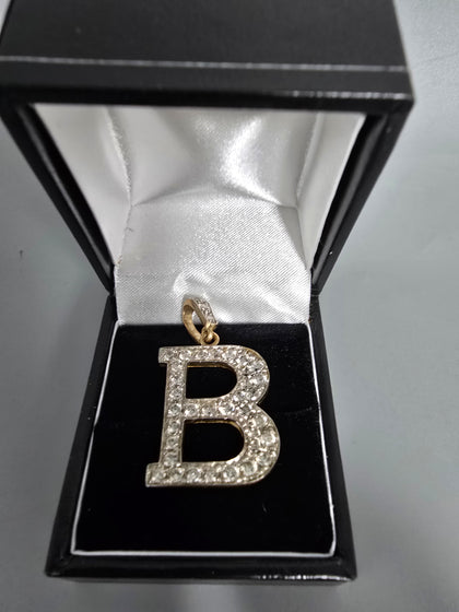 9ct Gold B Pendent 375 4.5G 40mm in length £200