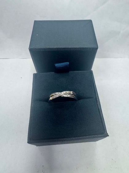 1.33g 9ct White Gold Twisted Ring - Size N - **Hallmarked**